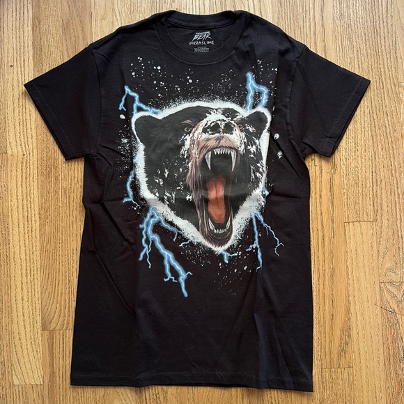 ♻️DONATED DEC. 2023♻️
Cocaine Bear t-shirt size Men’s S - Picture 1 of 3